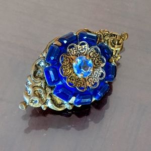 Vintage gold tone floral rhinestone pin